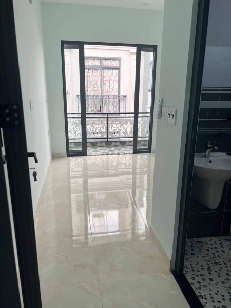 Nhà giá rẻ Tân Phú diện tích sử dụng 40m2 2 tầng hẻm 3 gác sát mặt tiền.