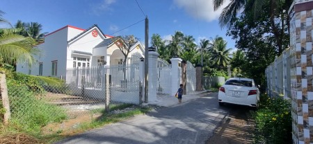 Nhà mới 100% mặt tiền đường nhựa cách trung tâm thị trấn chợ gạo 3km