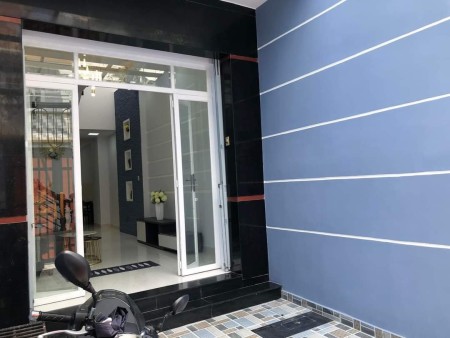 Nhà giá rẻ bất ngờ tại khu vực Trung Tâm Q 8 giá 7.98 tỷ . 80 m 2 - Có sân đậu xe hơi. Thương