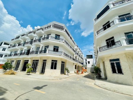 Bán Nhà Phố Liền Kề TP.Tân An,MT Đại Lộ Hùng Vương , giá chỉ 2 tỷ/căn, có sổ sẵn, số lượng có hạn.