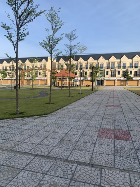 Cần bán nhà phố mới xây chỉnh chủ ven sông nhà đẹp, tiện ích đủ
