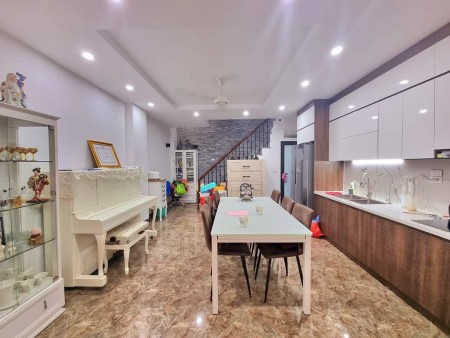 Bán nhà khu Đông Tác đt: 40m 6 tầng mt 4.7 m giá 6.9 tỷ
