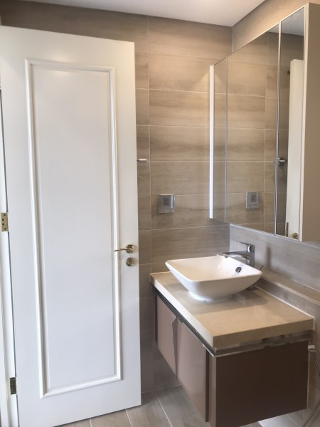 Chính chủ cần ra căn hộ Vinhomes Golden River Aqua 2 (đã có sổ hồng sử dụng lâu dài)