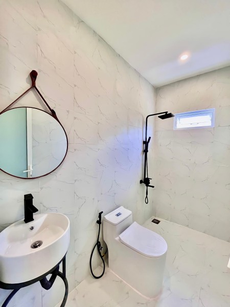 Bán căn nhà mới mẫu hiện đại Nguyễn Trung Ngạn, An Bình, đường rộng ô tô tới nhà