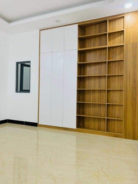 Nhà mới xây, hẻm XH 90m2 Nguyễn Văn Tăng, Q9