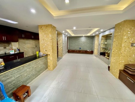 Chính chủ cần bán nhà trung tâm phường Phương Mai, dt 125m2, căn góc 3 mặt, sổ đỏ