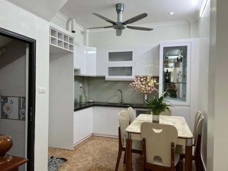 Bán nhà lô góc phố Chính Kinh, DTSD 37m² x 5 tầng, chỉ 30m ra mặt phố