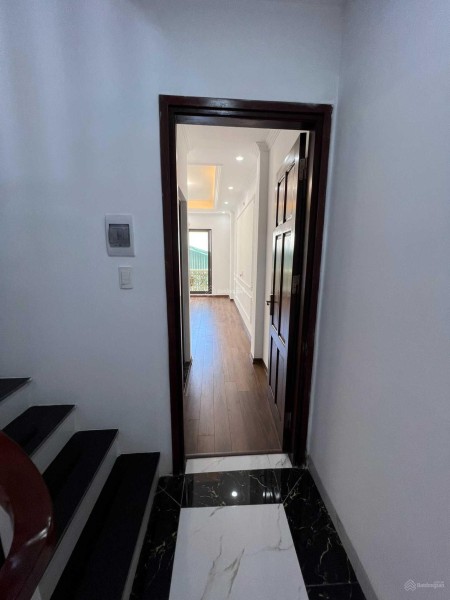 Nhà hiếm ngõ thông phố Nguyễn Khánh Toàn, Cầu Giấy gần ôtô tránh, DT 36m² x 5 tầng