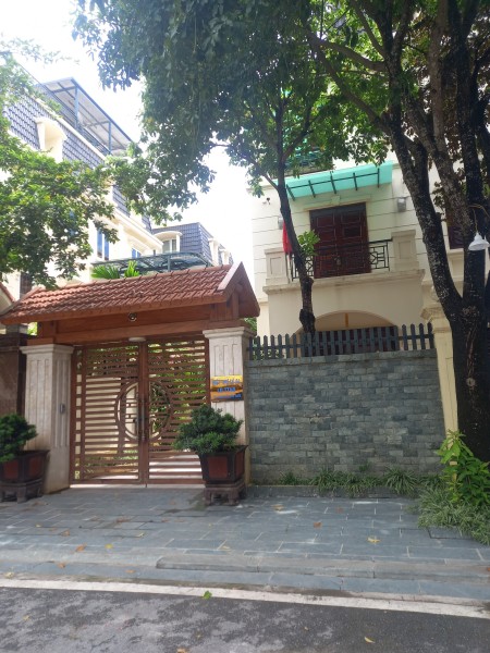 Bán gấp biệt thự Tứ Hiệp Thanh Trì, dtsd 250m2, 3 tầng mt 5m, giá 29 tỷ