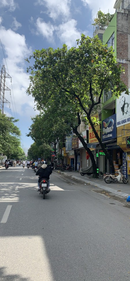 Nhà mặt phố Bạch Mai, ô tô vào nhà, kinh doanh sầm uất ngày đêm dt 111m2, 3 tầng, giá 29 Tỷ