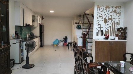 Chủ gửi bán nhà Ngọc Thuỵ 45m2, 5 tầng, mt 5m, giá 5.5 tỷ, ô tô vào nhà, vị trí đẹp, ngõ nông