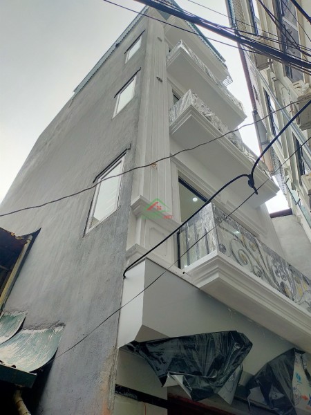 Siêu phẩm DT 33m² x 5 tầng MT 3,7m giá 6 tỷ Minh KHai Hai Bà Trưng. 0947913839