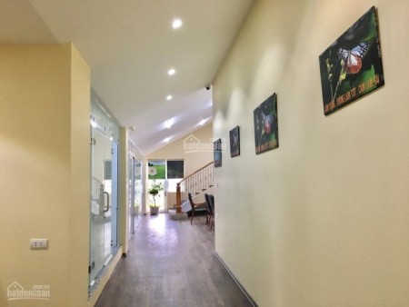 Cho Thuê Văn Phòng 90 m2-200 m2,Tại Khách Sạn Công Đoàn Quảng Bá, View Đẹp Nhìn Thẳng Ra Hồ Tây.