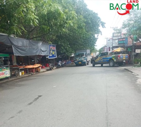 Bán nhà mặt tiền kinh doanh ngay chợ, dt 225m2, sổ hồng riêng, thổ cư, Long Bình Biên Hoà
