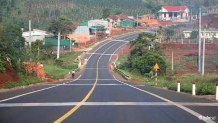 Cần bán gấp nền đất xây nhà để kinh doanh trung tâm Buôn Hồ