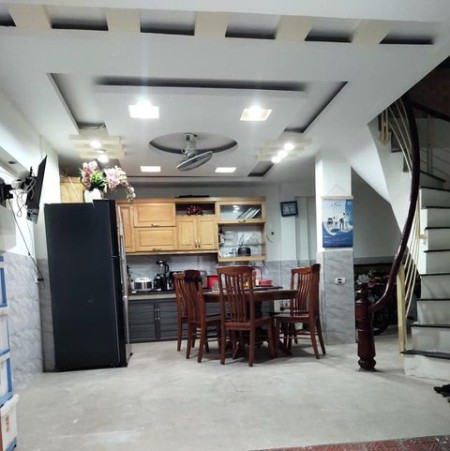 Bán nhà riêng chính chủ Pháo Đài Láng lô góc 5 tầng 3 PN rộng ngõ ba gác giá 4,3 tỷ