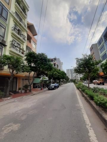 Bán nhà mặt phố đường Bưởi khu dân cư liên hệ 0814521041