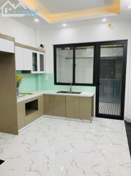 Bán nhà Phạm Văn Hai, Tân Bình DT 30m², nhà đẹp vuông vức giá gần 4 tỷ đồng