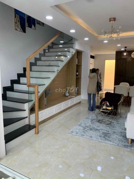 Chính chủ cần bán hai căn nhà phố mặt tiền Quốc Lộ 1A tiện ích đủ