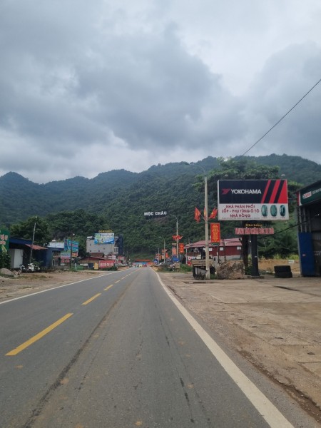 Mảnh đất nằm ở PHIÊNG LUÔNG có diện tích khoảng 289m2, có 150m thổ cư.