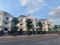 Sở Biệt thự liền liền nằm tại trung tâm hành chính Quận, vị trí đắc địa
