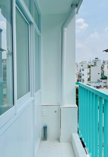 Bán nhà MT đường Huỳnh Văn Bánh, DT 64m² x 4 tầng đầy đủ tiện nghi giá chỉ 4,5 tỷ đồng
