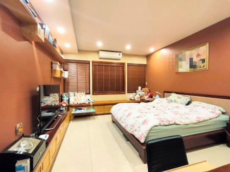 Bán nhà Bắc Cầu Long Biên, nhà đẹp thông trước thoáng sau, DT 140m² x 3 tầng giá chỉ 7,9 tỷ đồng