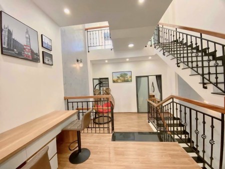 Nhà đẹp Hoà Minh 3 gần biển, ngay trung tâm vào ở ngay. Full nội thất cao cấp