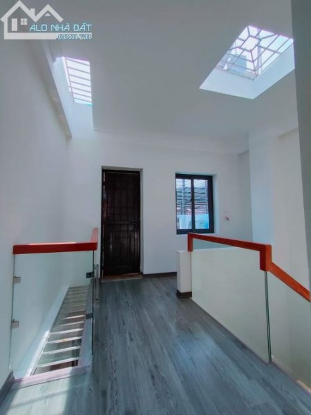 Bán gấp nhà NGỌC THỤY, LONG BIÊN, MT 4,3m, nhỉnh giá chỉ 3 tỷ đồng