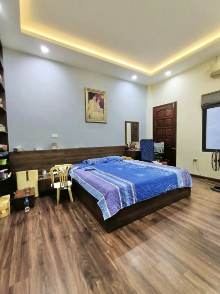 Siêu phẩm Hồng Mai HBT, mới đẹp, Oto đỗ cổng, KD sầm uất, 3 thoáng, 3 ngủ, 35m2 chỉ 5,2 tỷ.