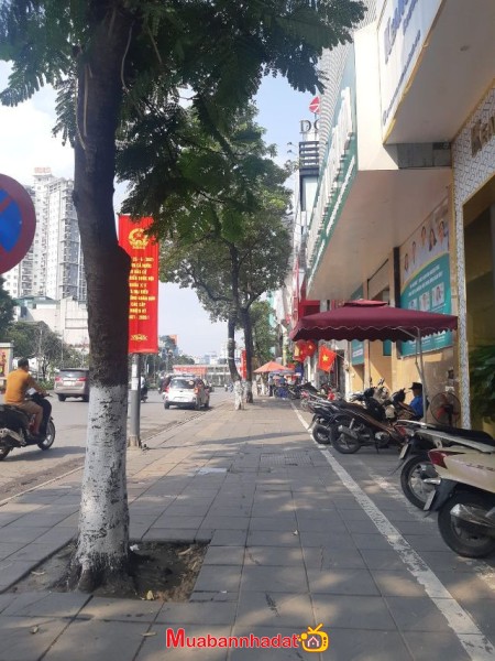 Cho thuê mặt bằng KD 200m2, mặt phố Trần Duy Hưng, sầm uất, tuyến phố chính