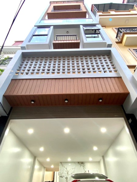 Bán nhà Nguyễn Văn Cừ, Long Biên 50m2* 5 Tầng, giá 5,85 TỶ. ô tô 7 chỗ đỗ cửa