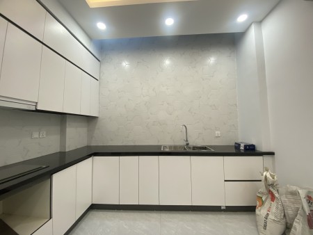 Bán Nhà Ngõ Thái Hà ,oto qua nhà, cách phố 50 m, nhà mới đẹp 48m2x5 tầng 12.35 tỷ