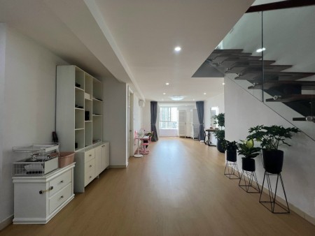 Bán căn hộ chung cư mặt phố Võ Chí Công Tây Hồ, dt 218m, 4pn, 1pk, 1 bếp giá 7.1 tỷ, lh 0904 217831