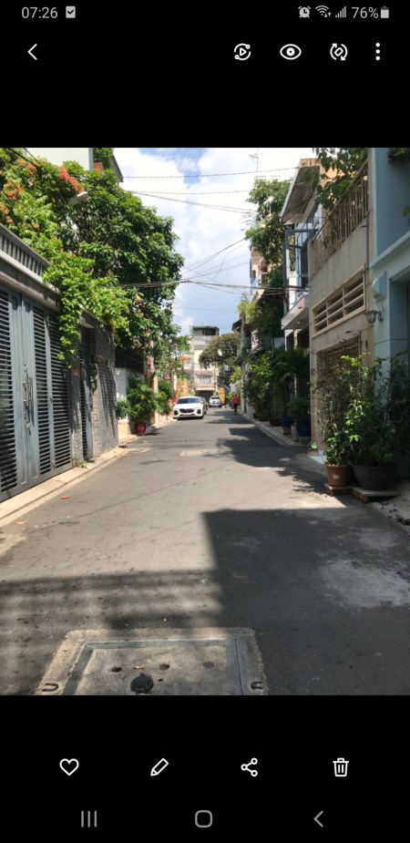 Bán nhà mặt tiền bờ kè, gần nhà thờ, chợ giá thương lượng