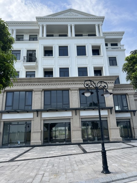 SHOPHOUSE 2 mặt đã hoàn thiện nội thất có thang máy giá 11.8 tỷ Vin Gia Lâm