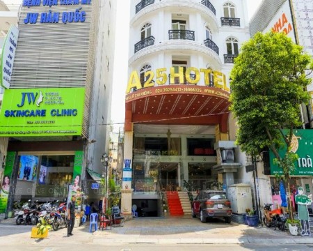Bán khách sạn 145 Lê Thị Riêng, phường Bến Thành, Quận 1 - 320 tỷ TL. gọi Quân 0911989098