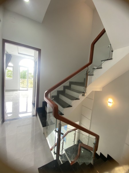 Chính chủ kẹt tiền bán gấp nhà mới toanh 4 lầu 4.6x12.5m, đường nhựa 7m, SHR