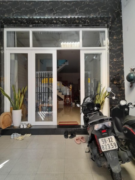 Nhà đẹp vào ở ngay gần chợ Thủ Đức, 3 phòng ngủ, giá 3.75 tỷ, hoàn công đầy đủ