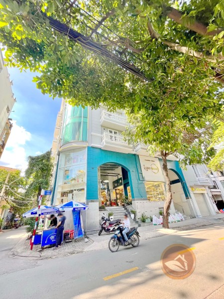 Cần bán khách sạn 2 mặt tiền đường số chợ Tân Mỹ, Quận 7
