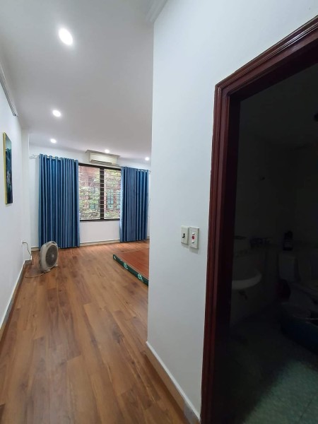 Bán nhà phố Nguyễn Khuyến HĐ 33m 5 tầng MT 4m giá 5.6 tỷ, nhà phân lô ô tô tránh tiện ích bạt ngàn