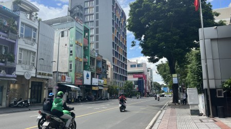Bán Gấp MT Nguyễn Bỉnh Khiêm, Q.1, 4.1 x 17mét, 40 tỷ thương lượng.