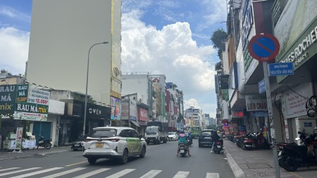 Bán Gấp MT Hai Bà Trưng, Q.1, 4.2 x 17.5 mét HĐT 80tr/th, 45 tỷ thương lượng.
