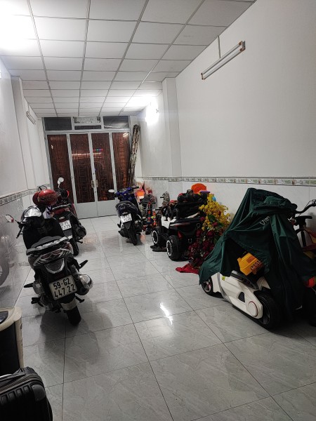 Cho thuê mặt bằng kinh doanh MẶT TIỀN ĐƯỜNG CỘNG HOÀ mới xây 27m2