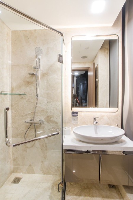 Cho thuê căn hộ cao cấp tại Landmark 81 loại 2PN Full NT, tầng cao vew sông xịn xò.