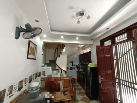 Bán nhà đường Tân Mai, quận Hoàng Mai DT 32m² x 5 tầng nhỉnh giá 2 tỷ đồng