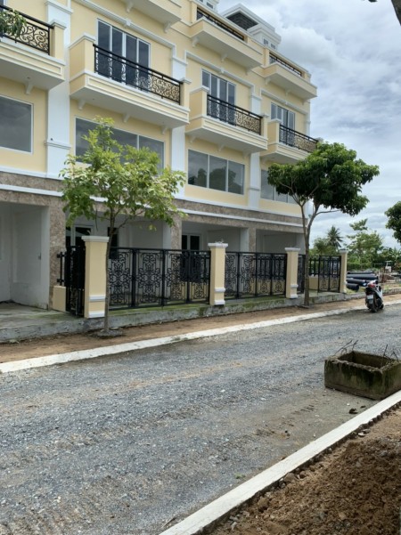 Nhà phố Tân An, đất móng liền kề giá rẻ mặt tiền đường lớn, giá tốt