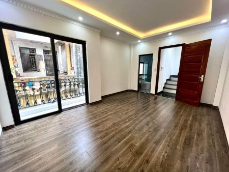 Bán nhà Cảm Hội, ngõ thông, KD đỉnh, cách ô tô 30m, DT 30m² x 5 tầng, giá 5,3 tỷ đồng