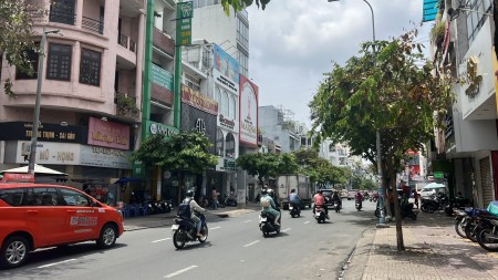 Bán nhà MT Nguyễn Đình Chiểu, DT: 4 x 15 m, nở hậu, full nội thất, 38 tỷ thương lượng