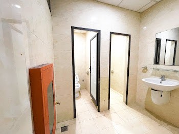 Phù hợp với nhu cầu kinh doanh, đường lớn, ô tô đỗ cửa